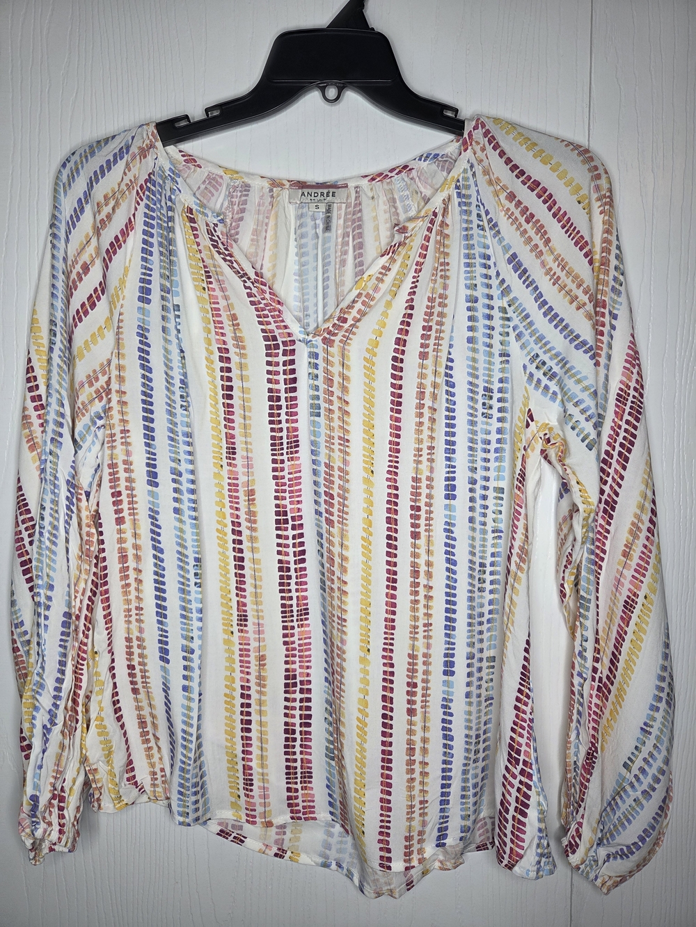 ANDREE BY UNIT White Multicolor Vertical-Stripe V-Neck Blouse-S